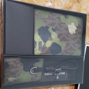 Michael kors passport holder travel set